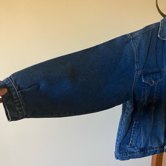 Vintage Levi’s trucker jean jacket blue denim roomy, oversized fit button-up vtg - Picture 5 of 15